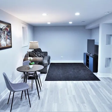 Luxurious & Comfy House Near Chicago, Public Transit & Airports