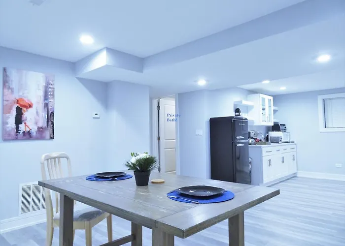 Gasthof Luxurious & Comfy House Near Chicago, Public Transit & Airports Forest Park