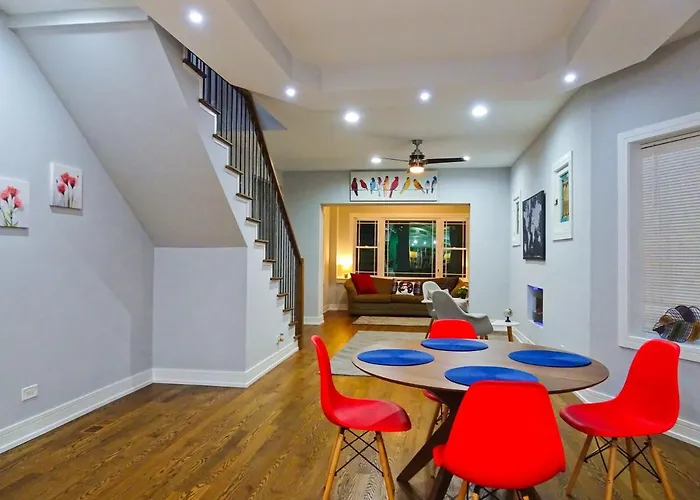 Luxurious & Comfy House Near Chicago, Public Transit & Airports