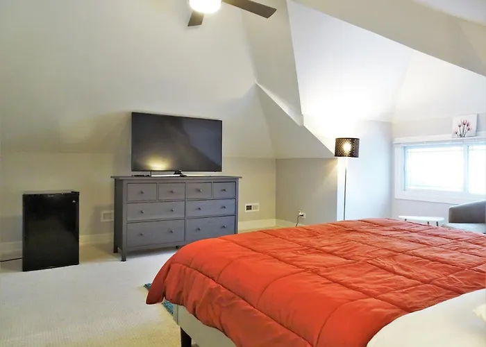 Gasthof Luxurious & Comfy House Near Chicago, Public Transit & Airports Forest Park