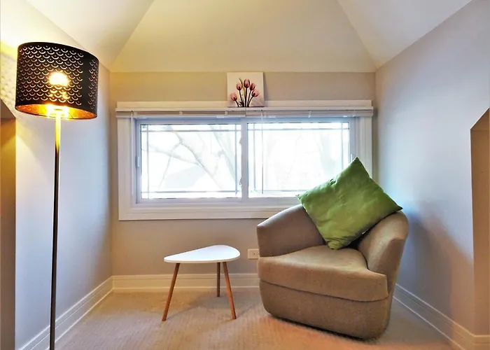 Gasthof Luxurious & Comfy House Near Chicago, Public Transit & Airports