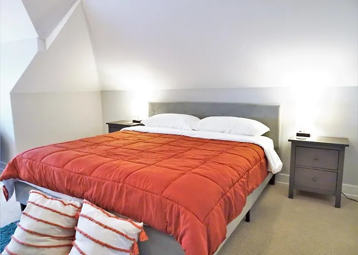 Luxurious & Comfy House Near Chicago, Public Transit & Airports *