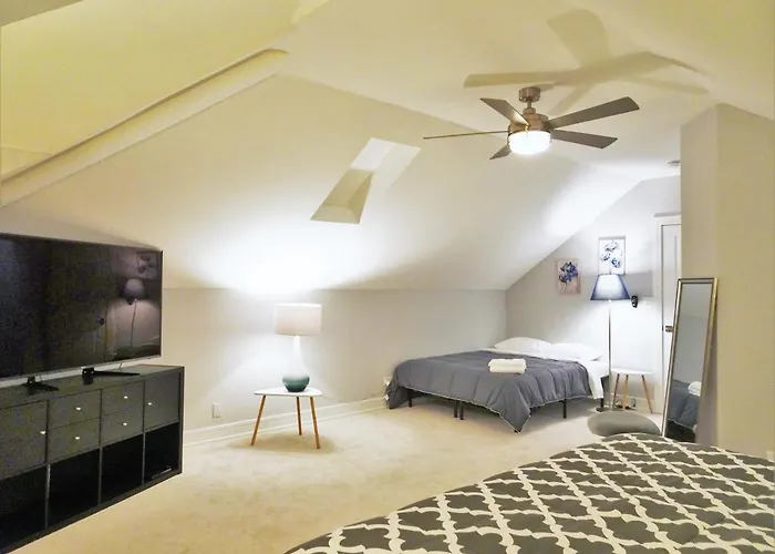 Gasthof Luxurious & Comfy House Near Chicago, Public Transit & Airports *