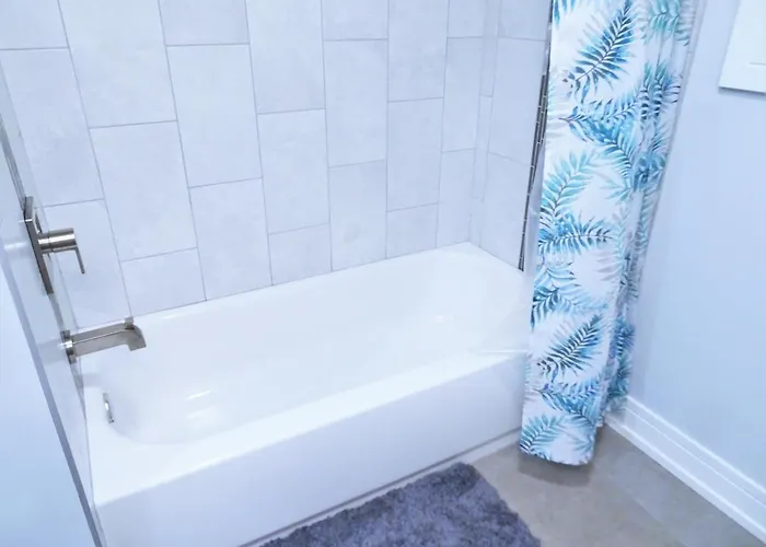 Luxurious & Comfy House Near Chicago, Public Transit & Airports