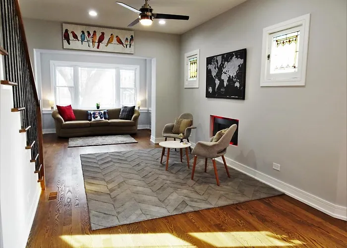 Gasthof Luxurious & Comfy House Near Chicago, Public Transit & Airports *