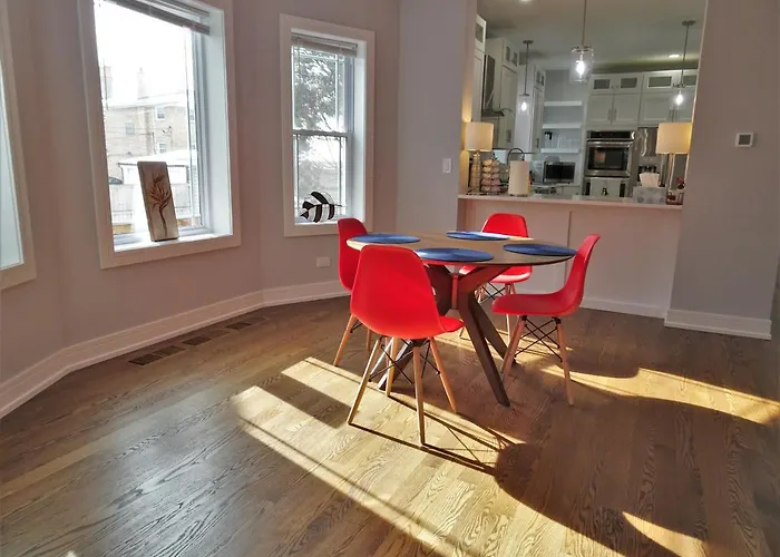 Gasthof Luxurious & Comfy House Near Chicago, Public Transit & Airports